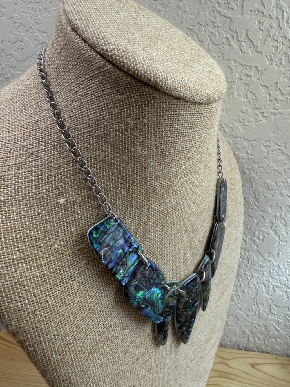 Fashion Jewelry Abalone Necklace in Green and Blue Iridescence - Picture 3 of 4